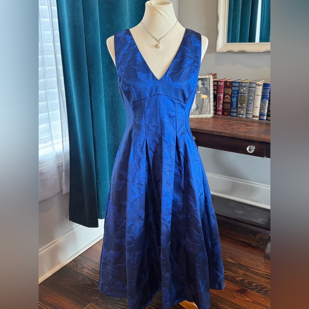 Feminine Royal Blue V-Neck Midi Dress WITH POCKETS